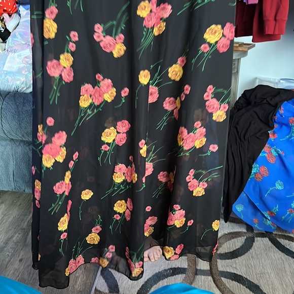 Dare 100% Polyester sheer 3xl black and pink floral with black lining maxi skirt - Picture 7 of 7